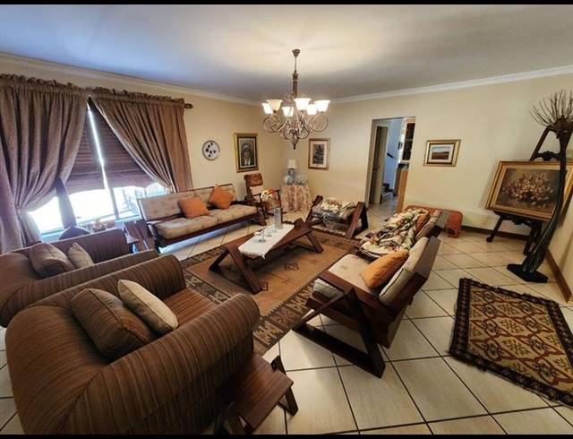 4 BEDROOM HOUSE FOR SALE IN VAN RIEBEECK PARK
